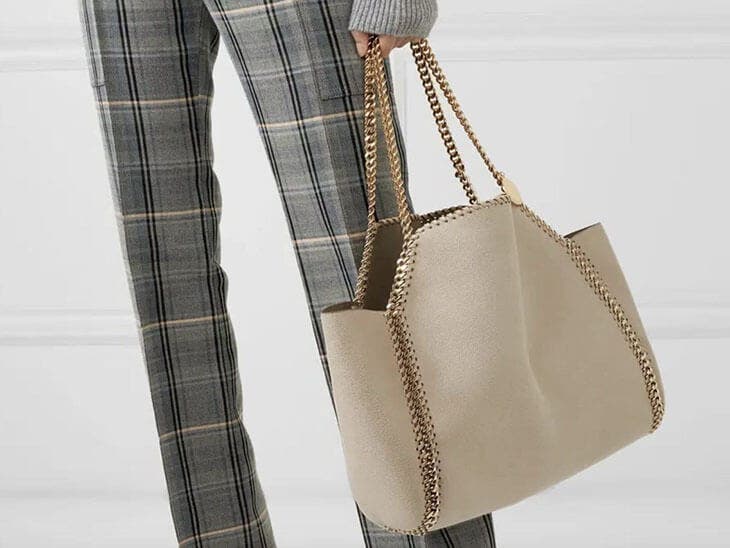 O truque para reparar couro sintético gasto em jaquetas, bolsas, sapatos ou móveis 3 Acessórios de moda de couro sintético.